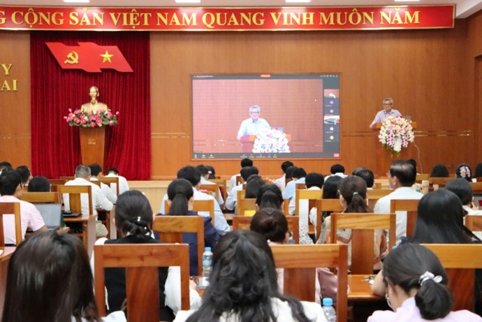 Giám đốc Sở Khoa học và công nghệ Tạ Quang Trường chia sẻ tại hội nghị.