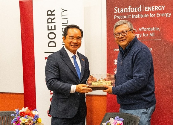 Chủ tịch Ủy ban nhân dân TP.HCM và Lãnh đạo Stanford Doerr tại buổi làm việc.
