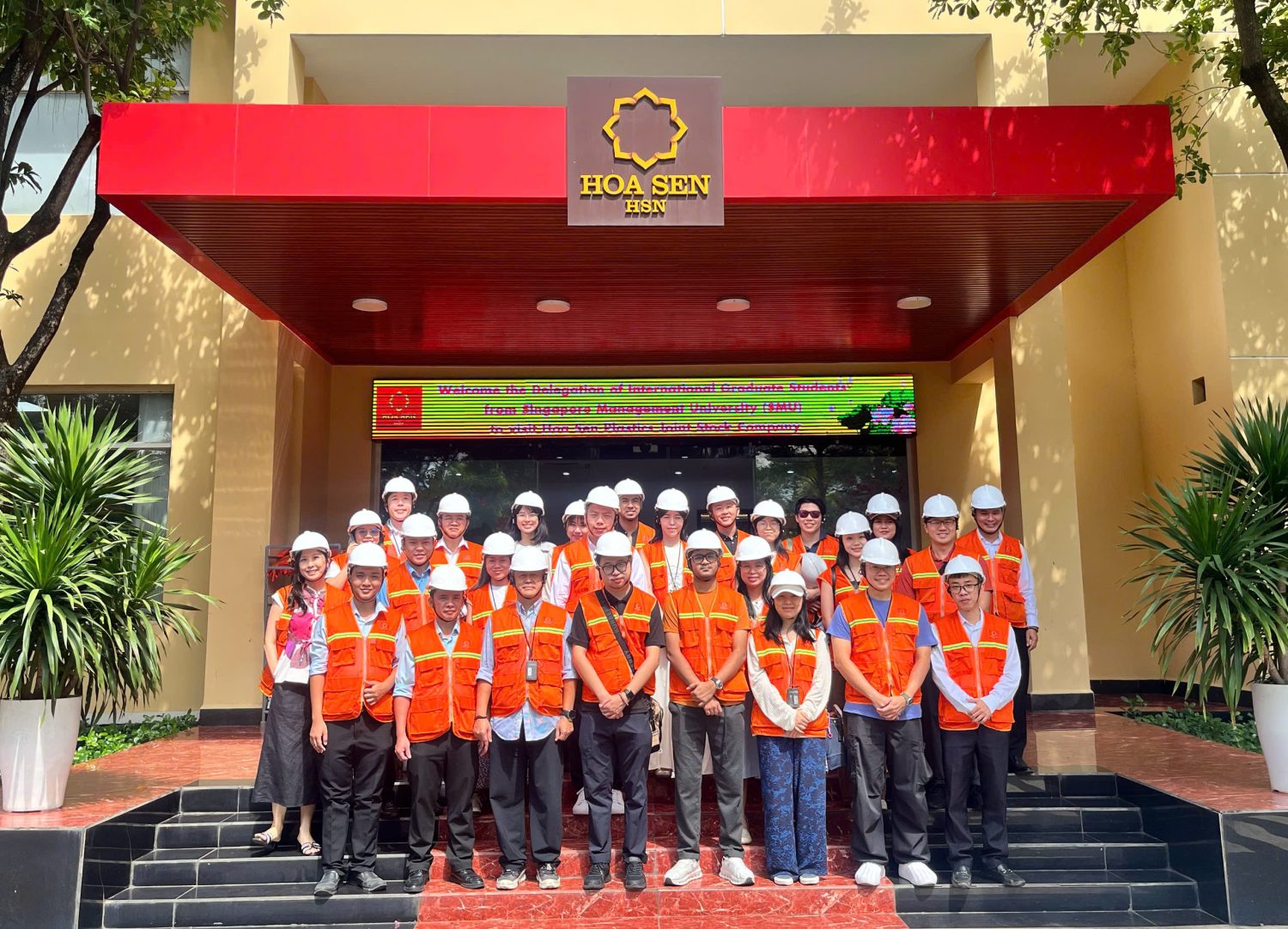 Buổi tham quan tại Công ty cổ phần Nhựa Hoa Sen (Tập đoàn Hoa Sen)