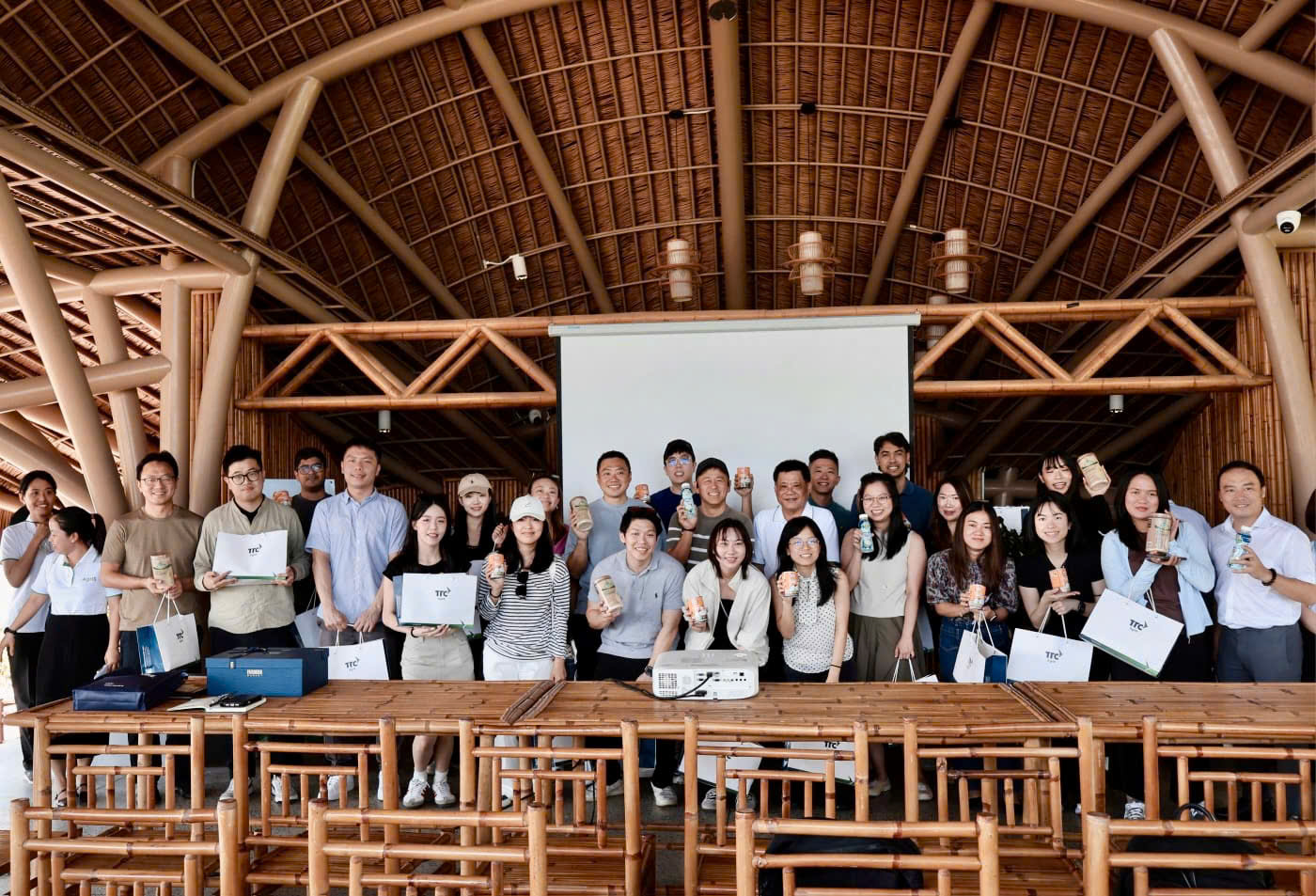Buổi tham quan tại Công ty Nghiên cứu - Ứng dụng mía đường Thành Thành Công (SRDC) (TTC AgriS).